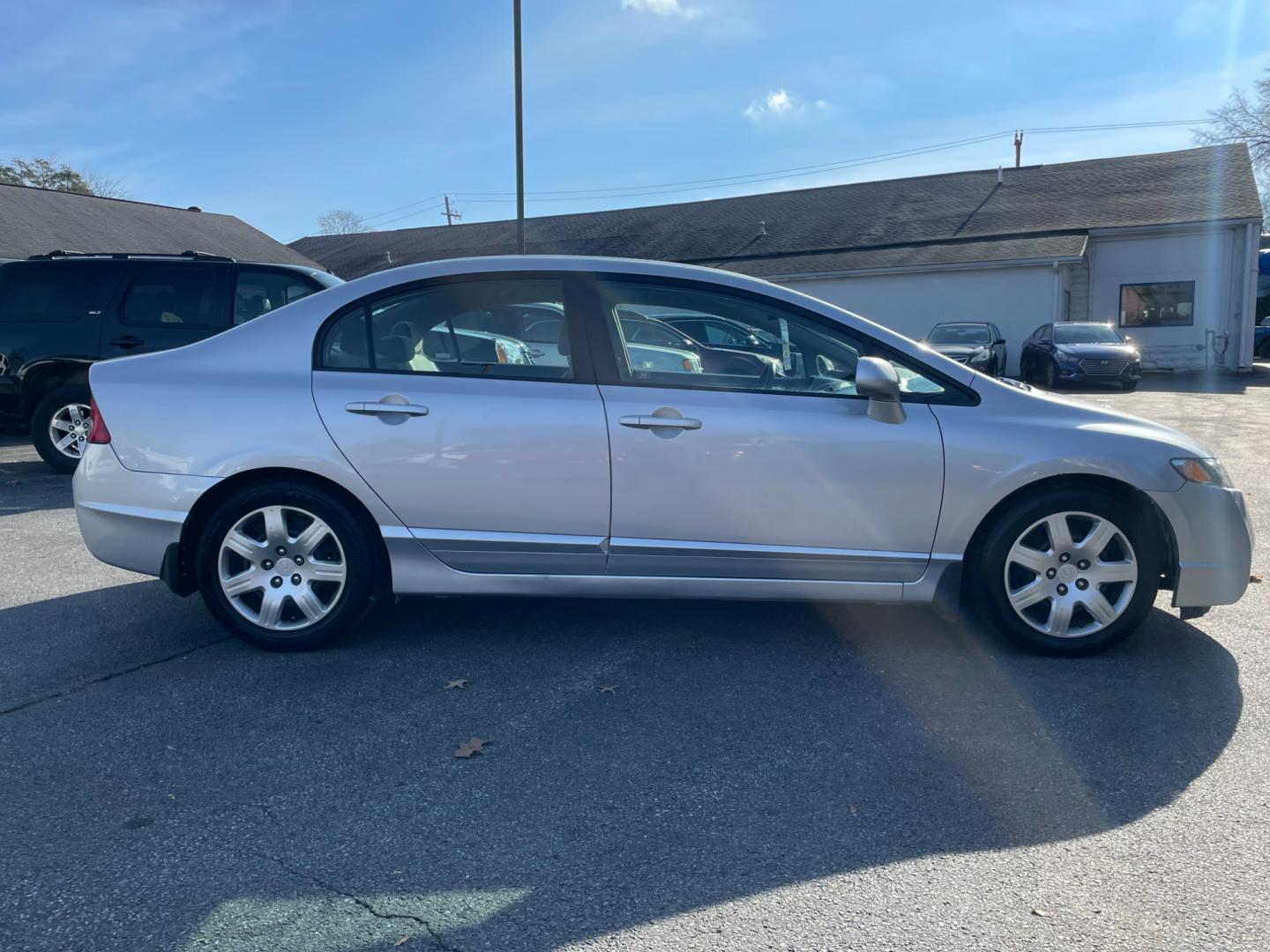 2009 silver Honda Civic LX Sedan 5-Speed AT (2HGFA16529H) with an 1.8L L4 SOHC 16V engine, 5-Speed Automatic transmission, located at 101 N. Main Street, Muncy, PA, 17756, (570) 546-5462, 41.207691, -76.785942 - Photo#5